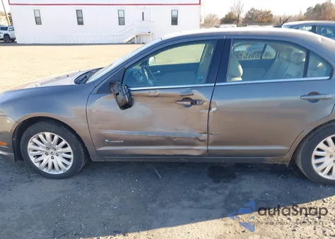 2010 Ford Fusion Hybrid z USA, uszkodzony, nr VIN 3FADP0L3XAR143399